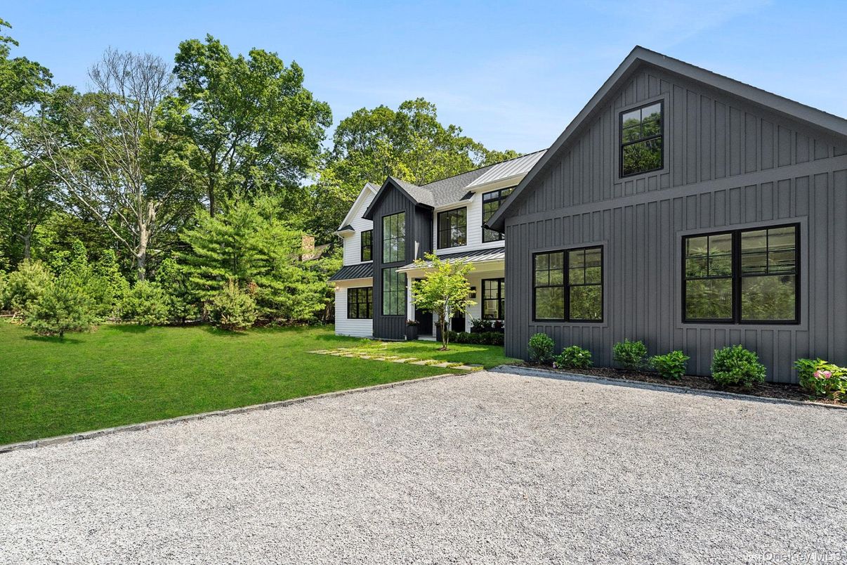 Exterior, Facade, Farmhouse