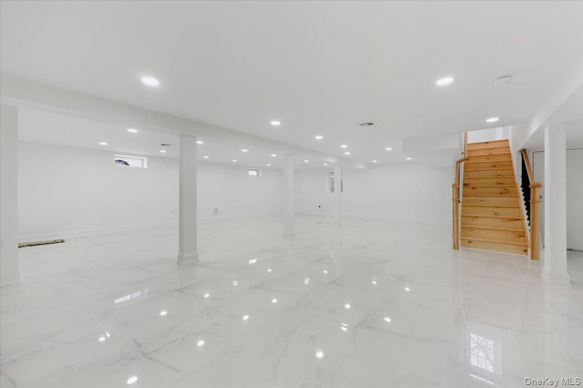 Empty room, Interior, Marble, Recessed Lighting