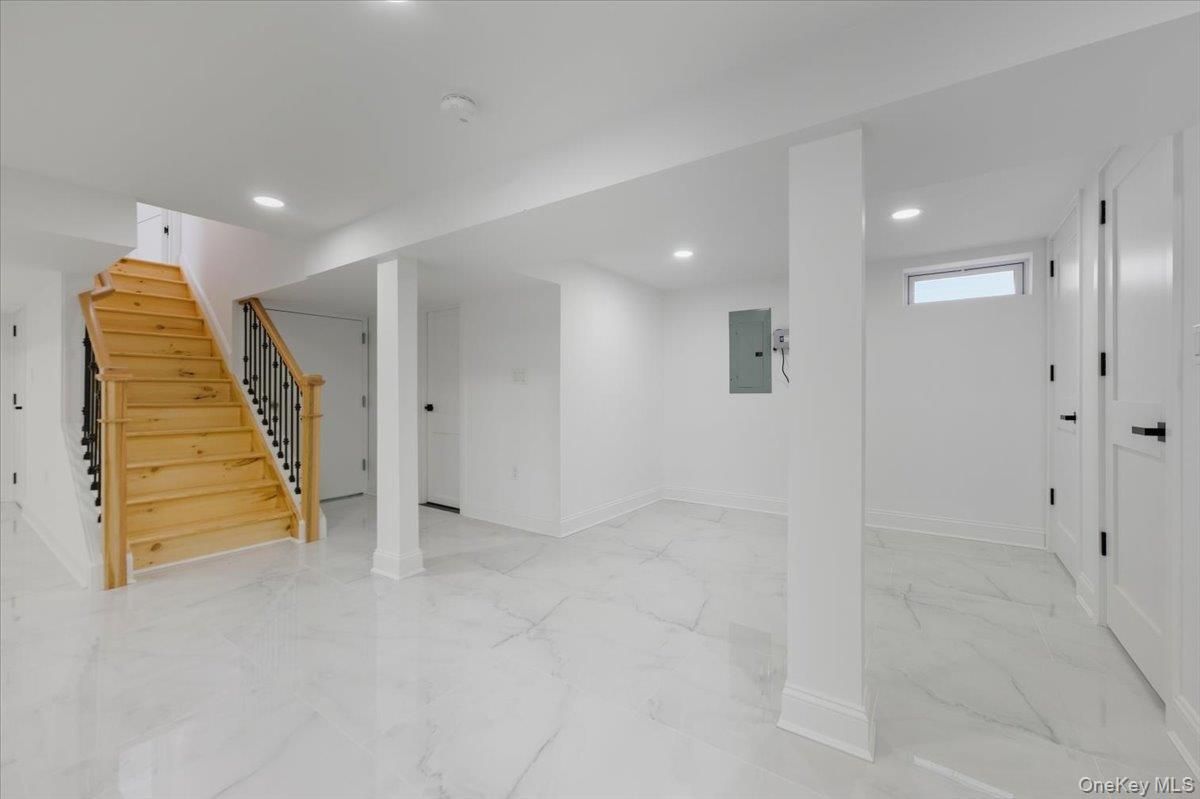 Empty room, Interior, Marble, Recessed Lighting