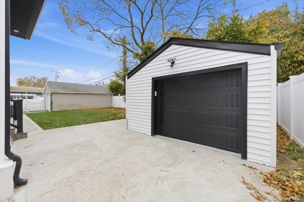 Detached Garage, Exterior