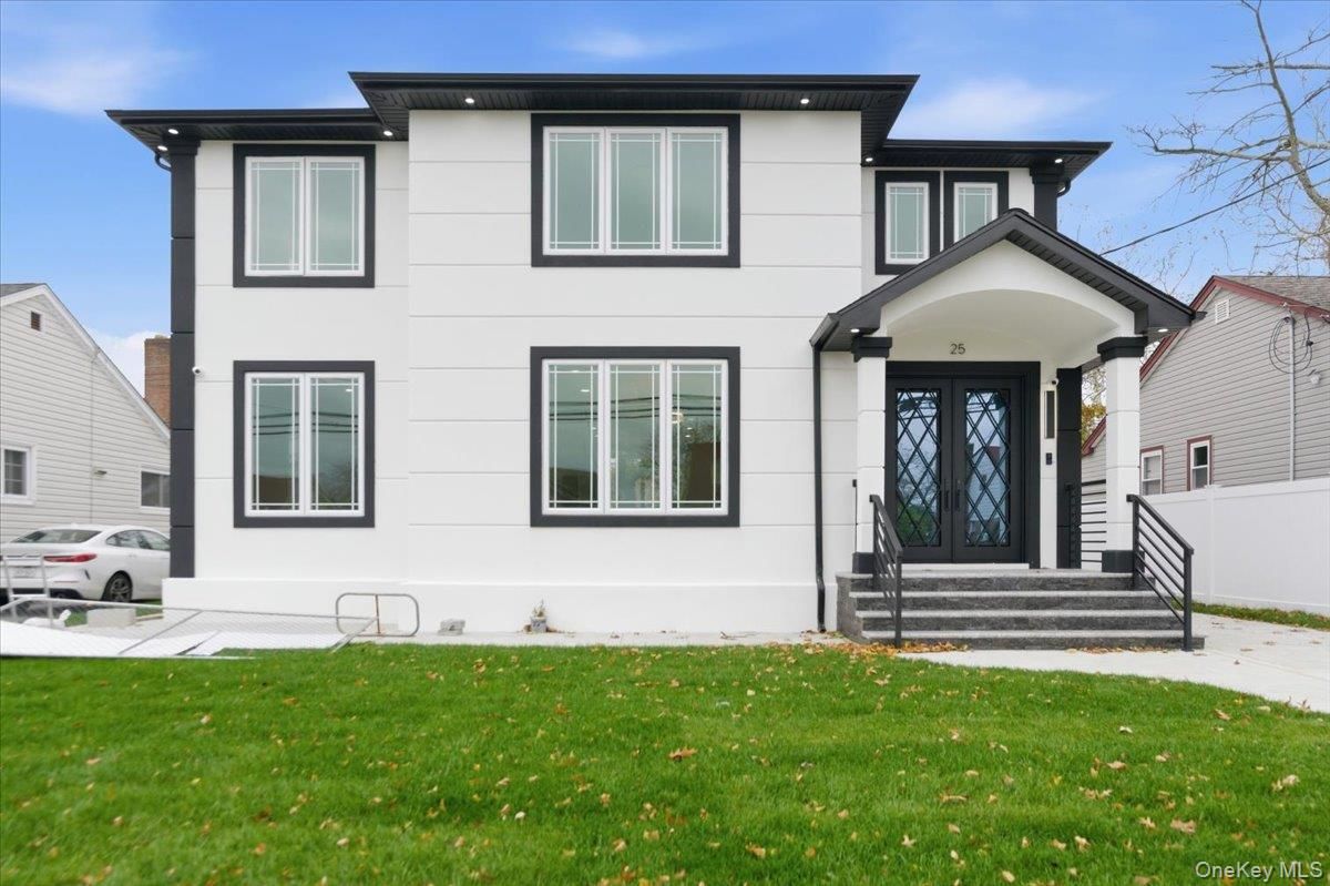 Exterior, Facade, Modern