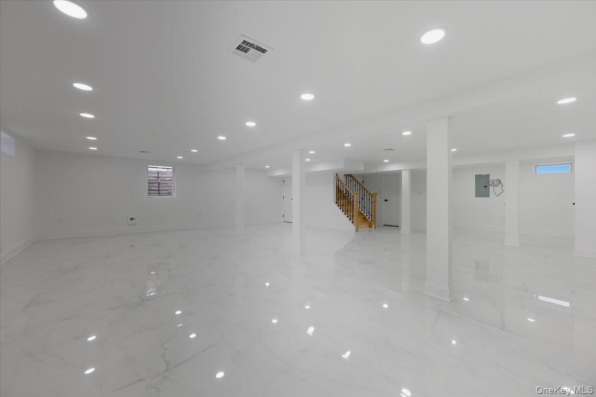 Empty room, Interior, Marble, Recessed Lighting