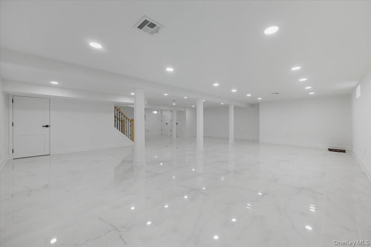 Empty room, Interior, Marble, Recessed Lighting