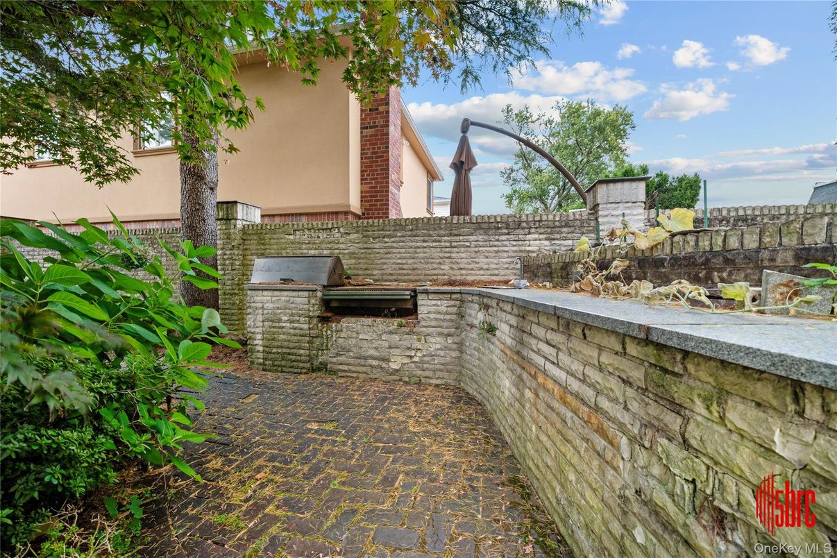 Exterior, Outdoor Kitchen