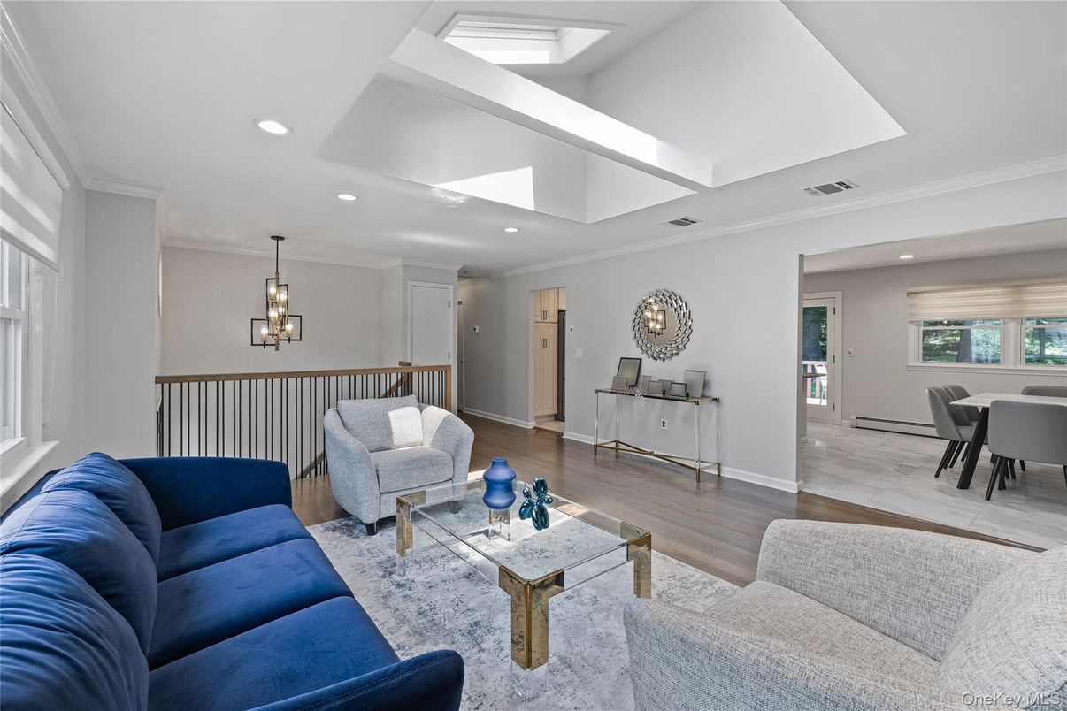 Dining room, Interior, Living room, Pendant Lights, Recessed Lighting, Wood Texture Flooring