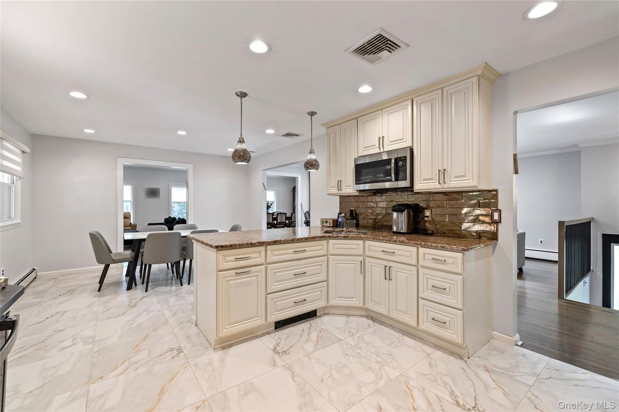 Dining room, Interior, Kitchen, Marble, Pendant Lights, Recessed Lighting