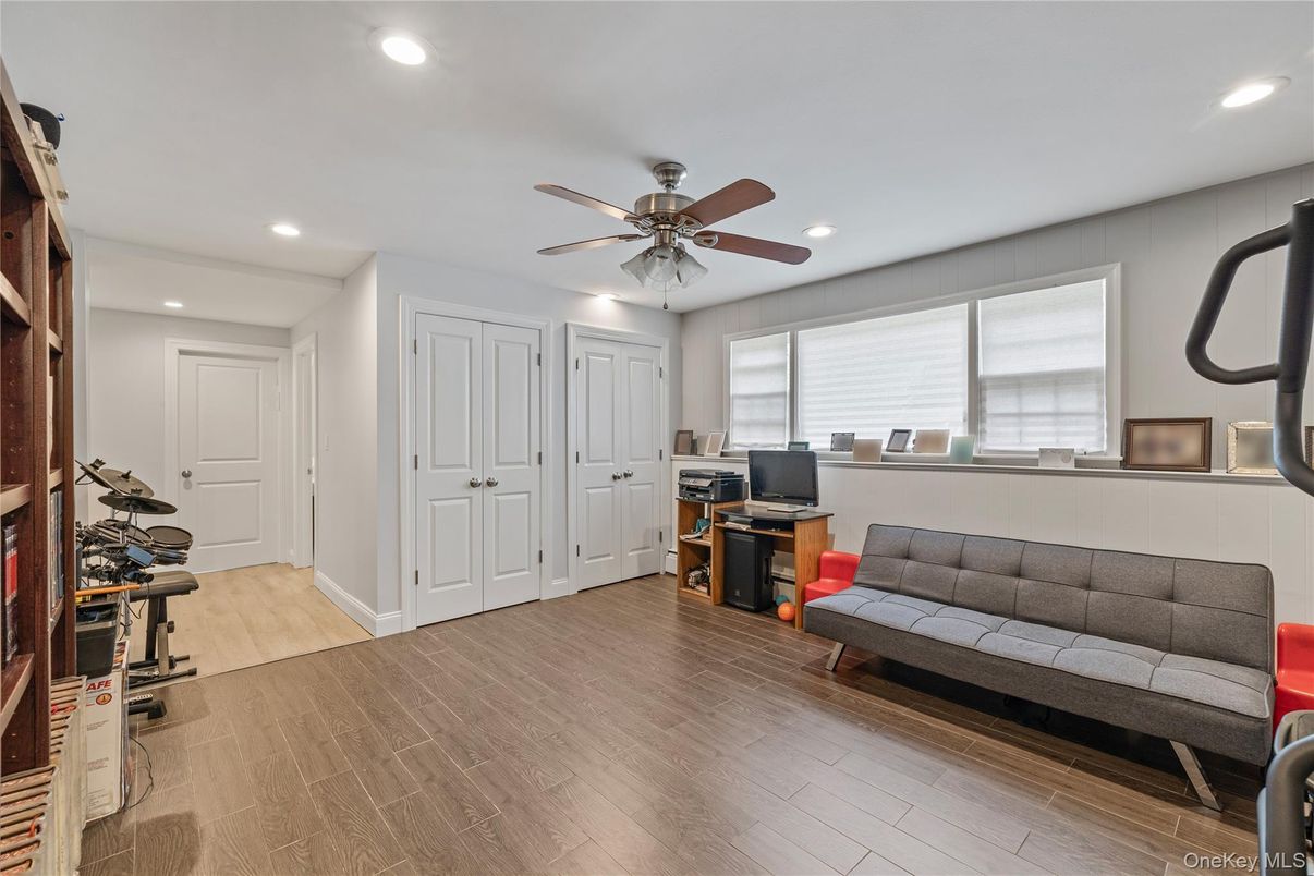 Home Office, Interior, Recessed Lighting, Wood Texture Flooring