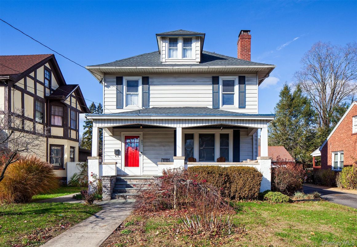 Exterior, Facade, American Foursquare