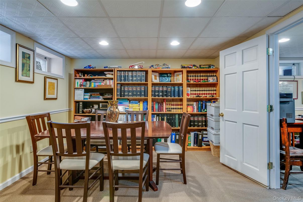 Dining room, Interior, Recessed Lighting