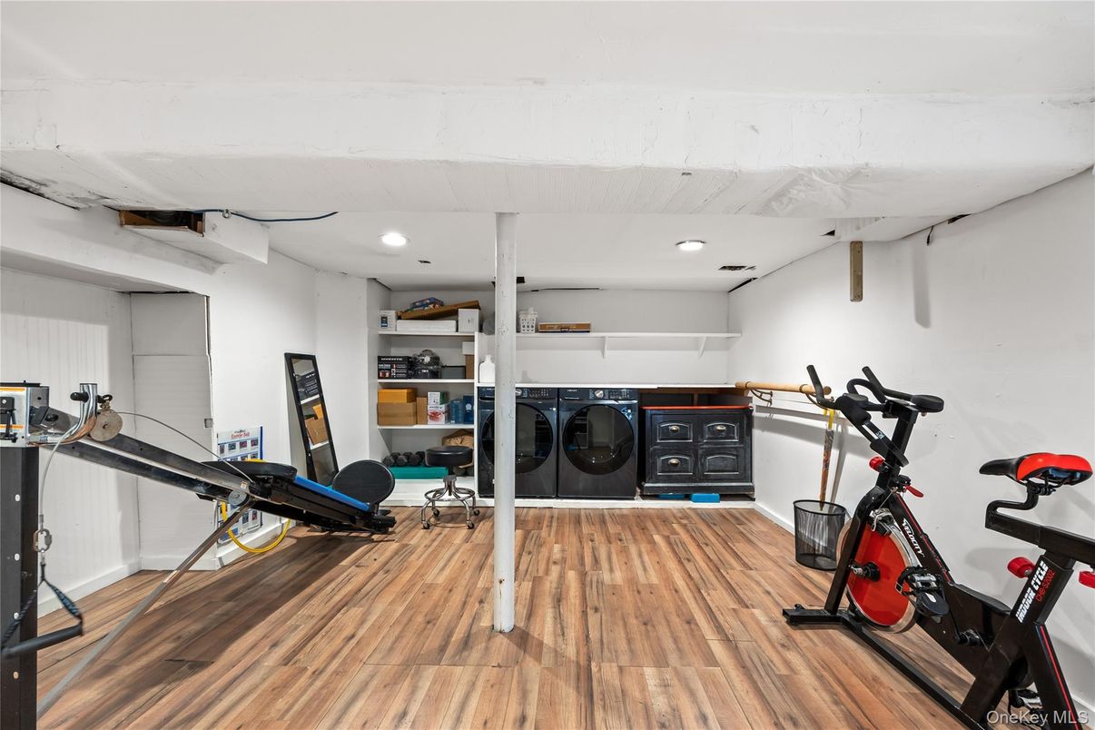Fitness Equipment, Interior, Recessed Lighting, Washer, Wood Texture Flooring