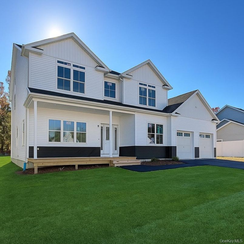 Attached, Exterior, Facade, Farmhouse