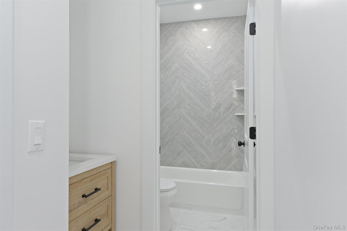 Bathroom, Interior, Marble, Marble Walls, Recessed Lighting