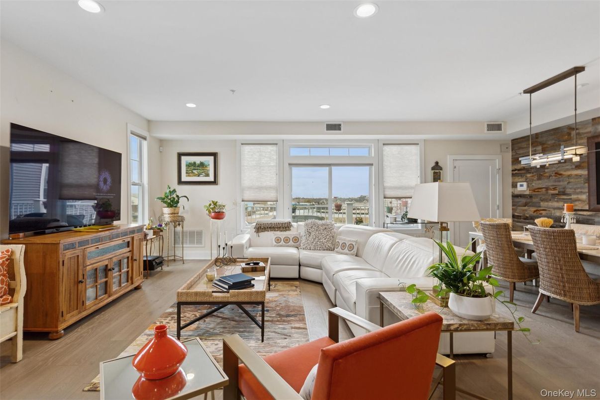 Dining room, Interior, Living room, Pendant Lights, Recessed Lighting, Stone Walls, Wood Texture Flooring