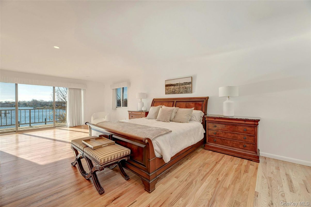 Bedroom, Interior, Recessed Lighting, Water, Wood Texture Flooring