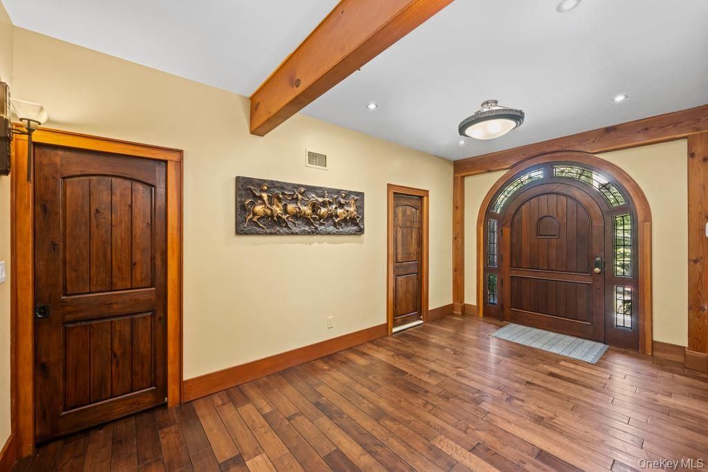 Empty room, Interior, Recessed Lighting, Wooden Beams, Wood Texture Flooring