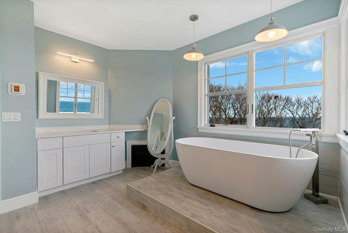 Bathroom, Free Standing Baths, Interior, Pendant Lights, Wood Texture Flooring