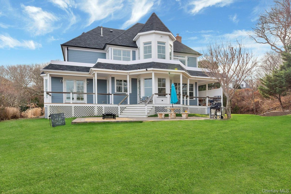 Backyard, Exterior, Facade, Queen Anne Victorian
