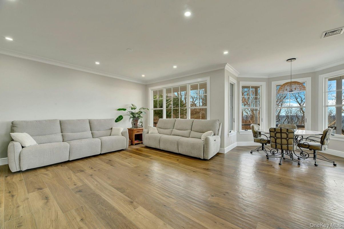 Dining room, Interior, Living room, Pendant Lights, Recessed Lighting, Wood Texture Flooring