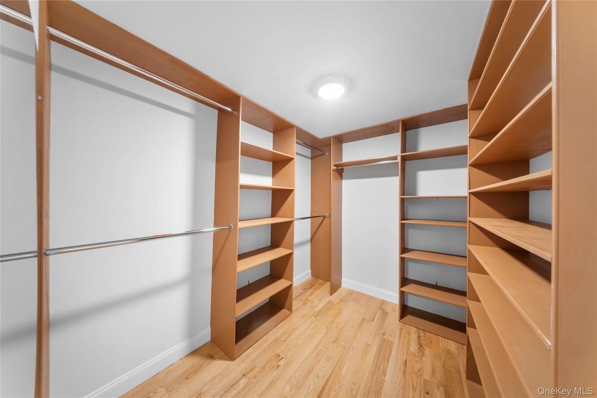 Interior, Walk-in Closets, Wood Texture Flooring