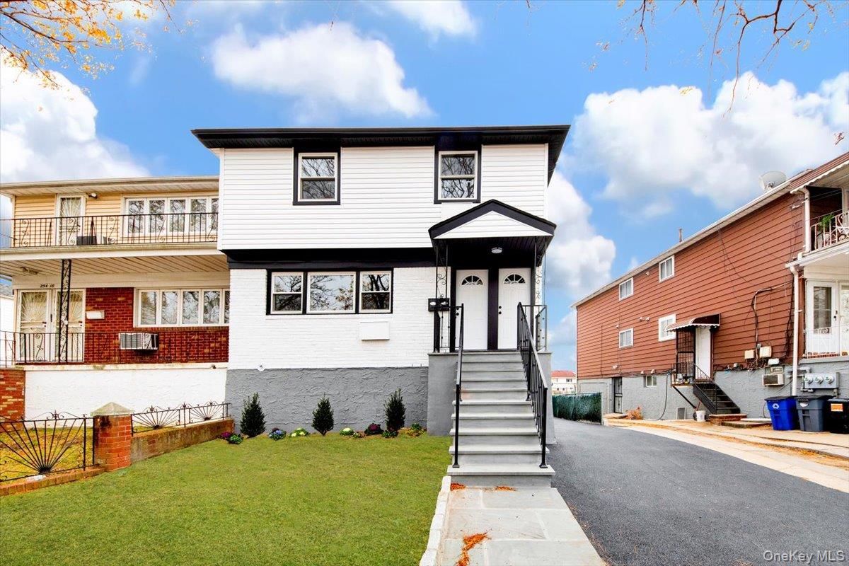 Exterior, Facade, Brick Facade, Raised Ranch