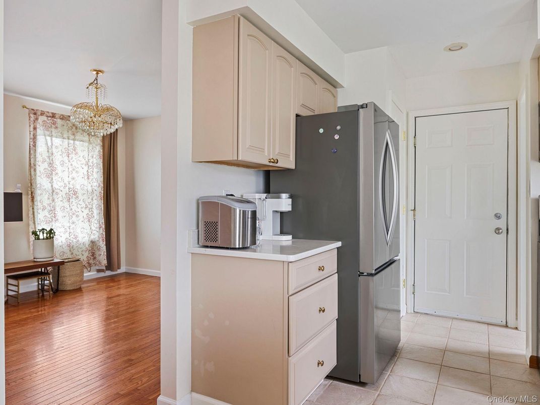 Chandelier, Interior, Kitchen, Wood Texture Flooring