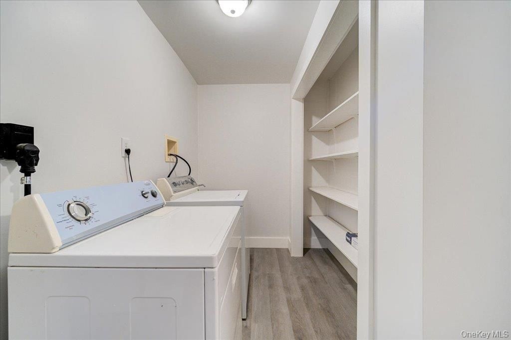 Interior, Utility Closets, Washer, Wood Texture Flooring