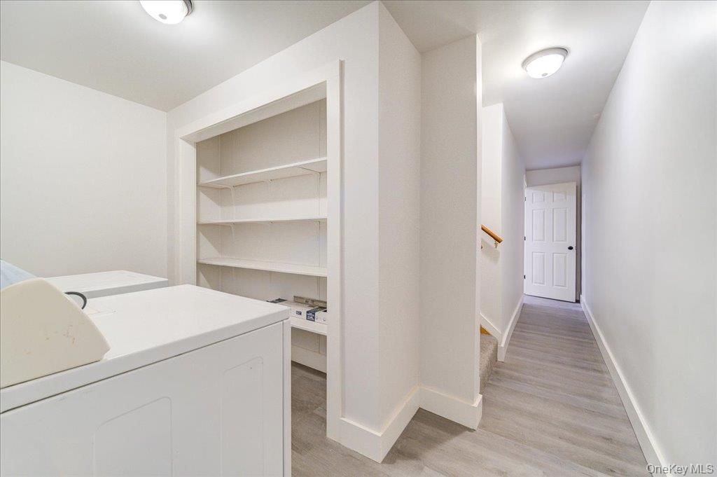 Interior, Utility Closets, Washer, Wood Texture Flooring