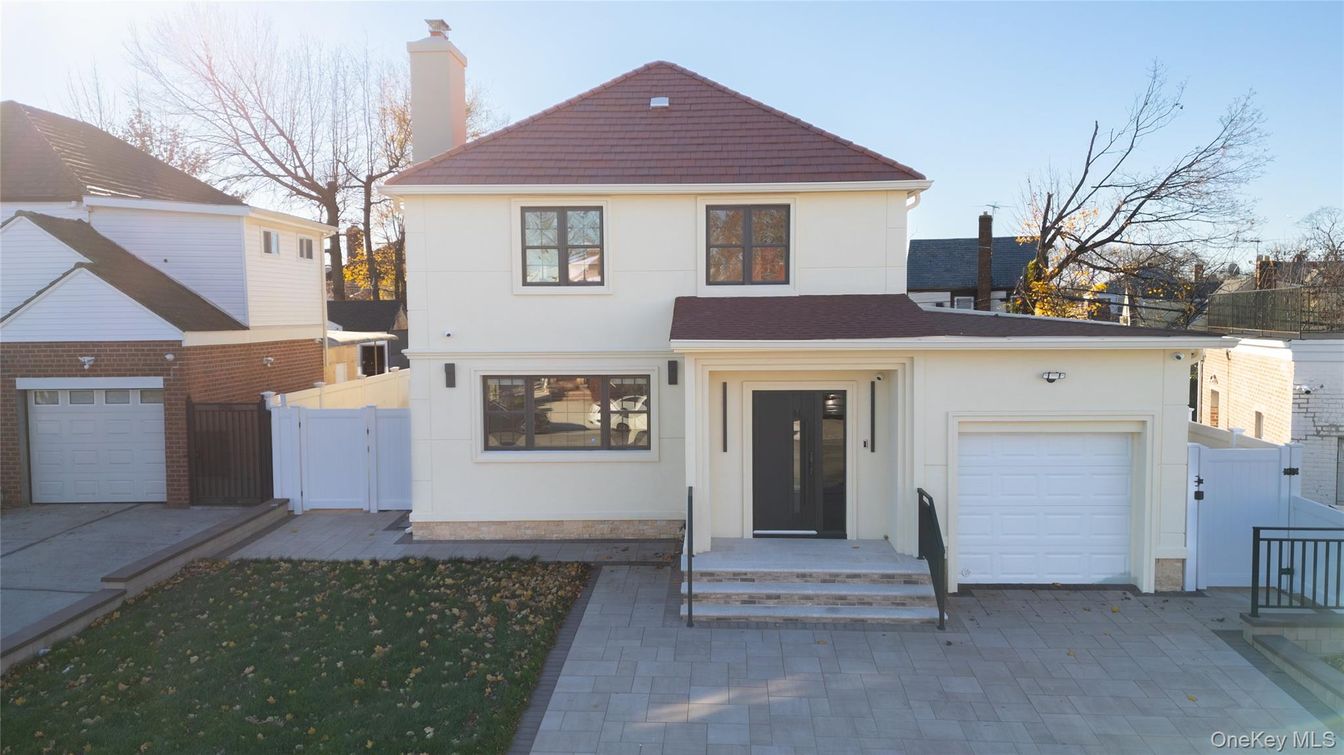 Attached, Exterior, Facade, Farmhouse