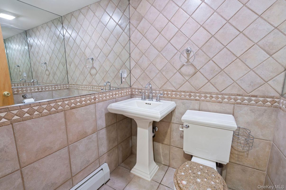 Bathroom, Interior, Recessed Lighting