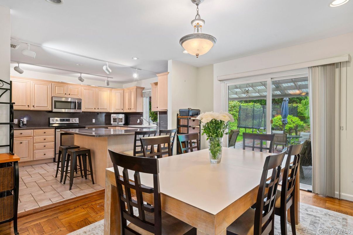 Dining room, Interior, Kitchen, Recessed Lighting, Wood Texture Flooring