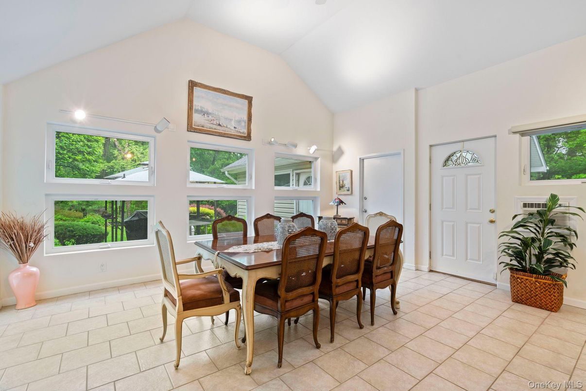 Dining room, Interior, Recessed Lighting