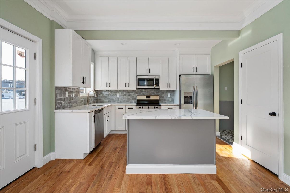Interior, Kitchen, Stainless Steel Appliances, Wood Texture Flooring