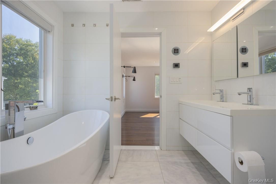Bathroom, Free Standing Baths, Interior, Recessed Lighting, Wood Texture Flooring