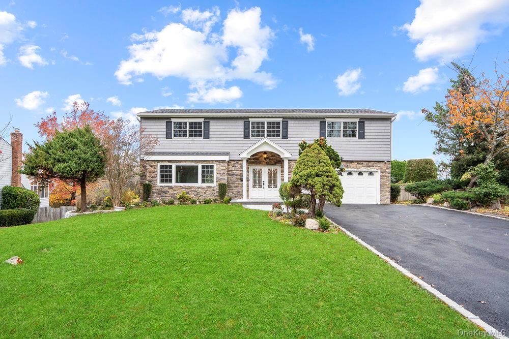 Attached, Exterior, Facade, Raised Ranch