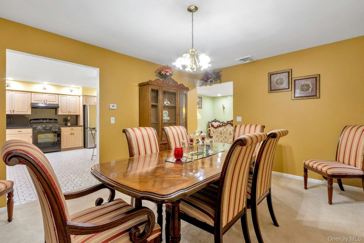 Chandelier, Dining room, Interior, Kitchen, Pendant Lights, Stainless Steel Appliances