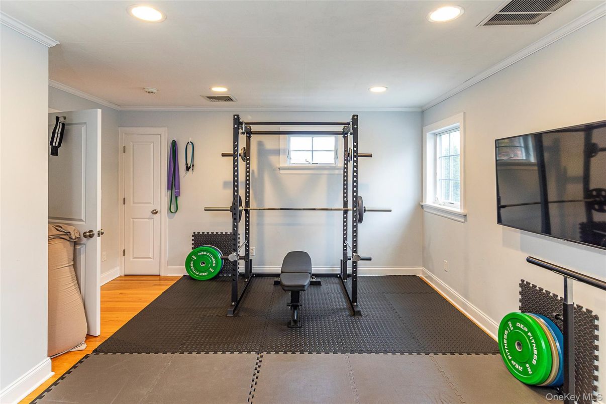 Fitness Equipment, Interior, Recessed Lighting, Wood Texture Flooring