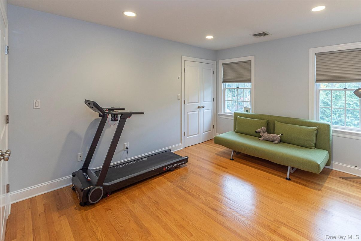 Fitness Equipment, Interior, Recessed Lighting, Wood Texture Flooring