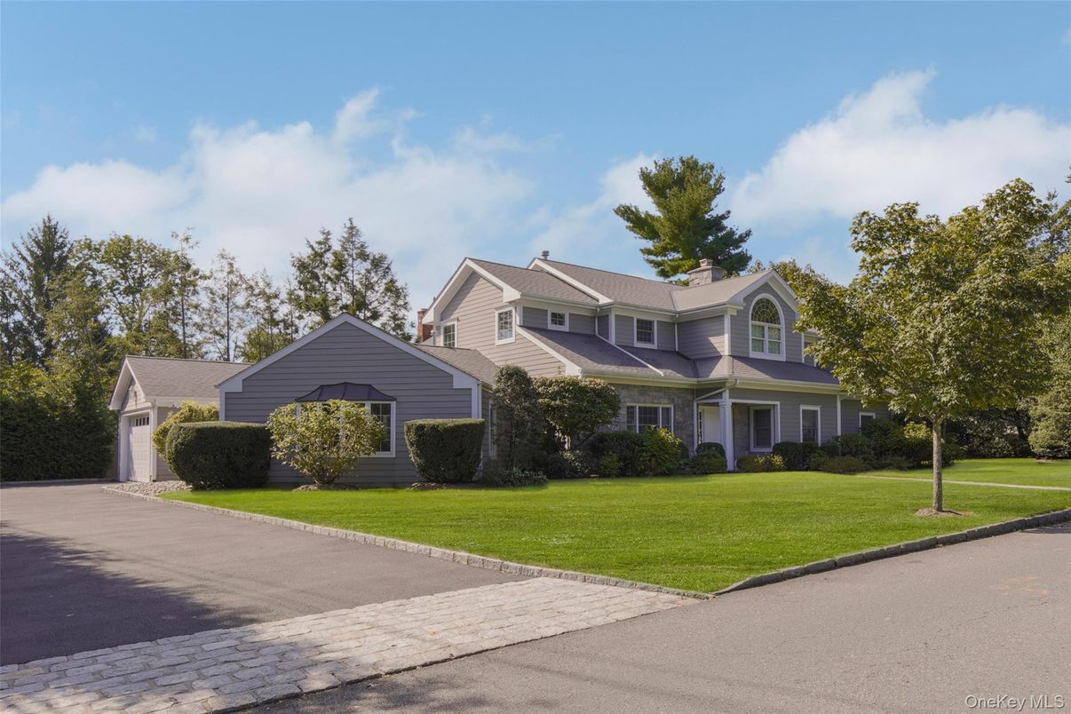 Attached, Exterior, Facade, Farmhouse