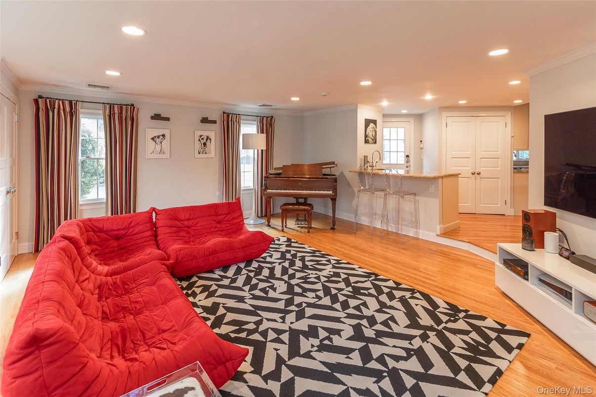 Interior, Kitchen, Living room, Piano, Recessed Lighting, Wood Texture Flooring