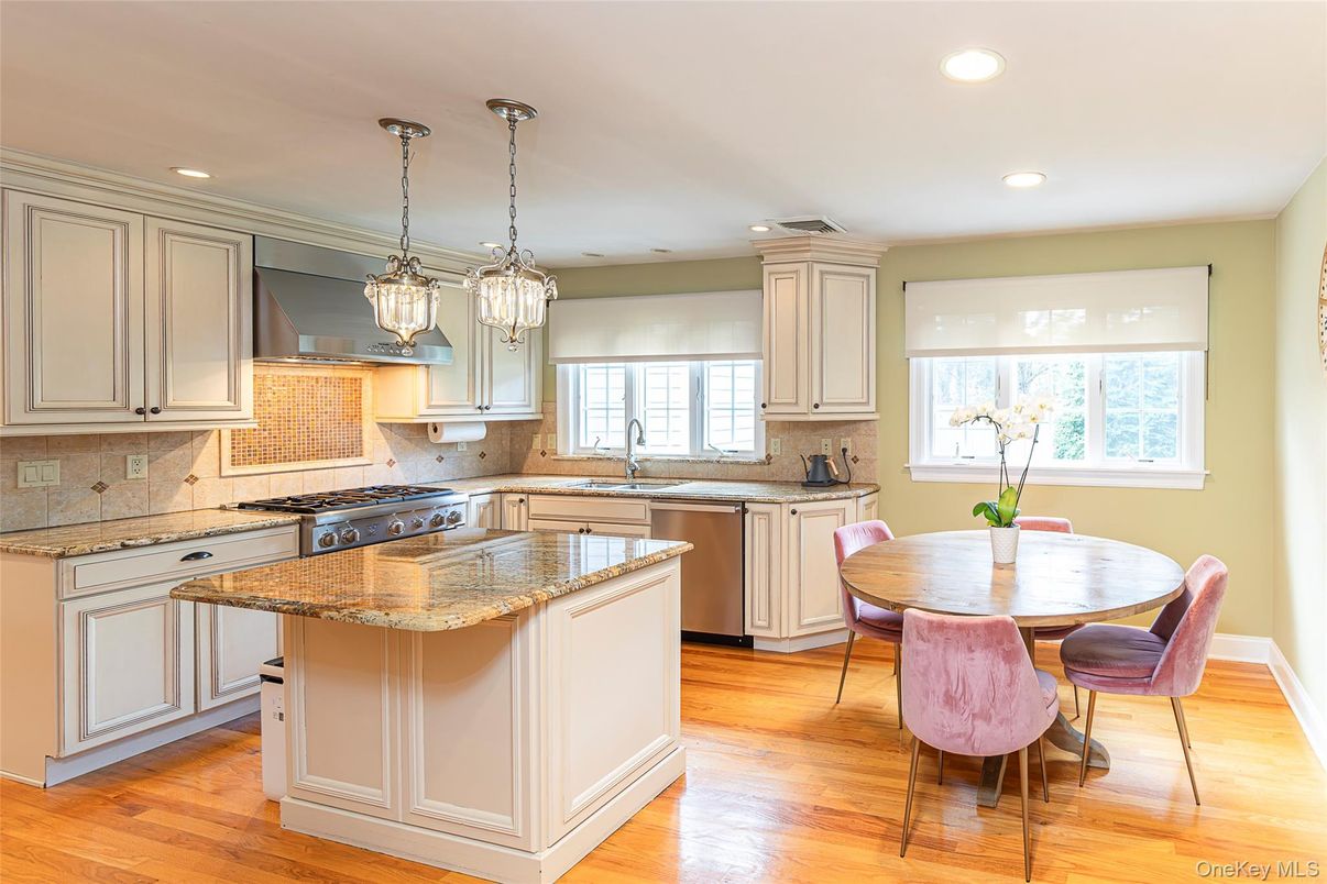 Dining room, Interior, Kitchen, Pendant Lights, Recessed Lighting, Stainless Steel Appliances, Wood Texture Flooring