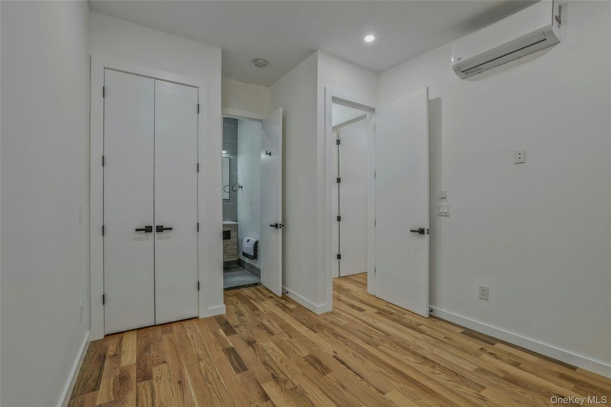 Bathroom, Interior, Recessed Lighting, Wood Texture Flooring