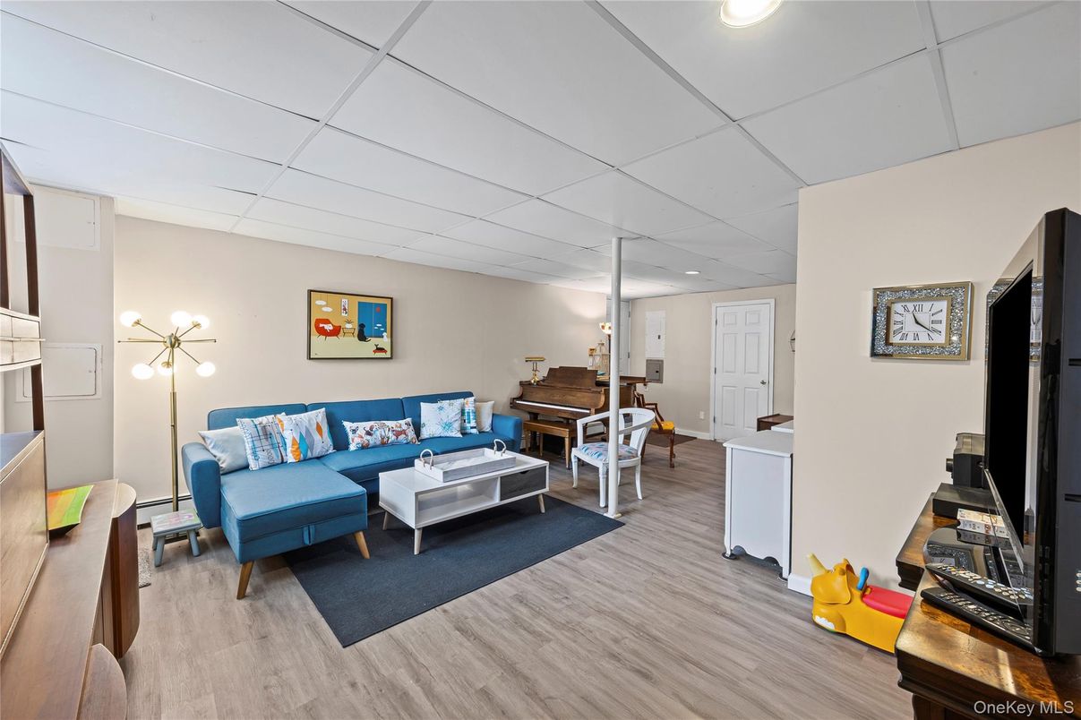 Interior, Living room, Piano, Recessed Lighting, Wood Texture Flooring