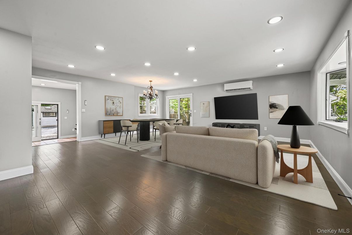 Chandelier, Dining room, Interior, Living room, Recessed Lighting, Wood Texture Flooring