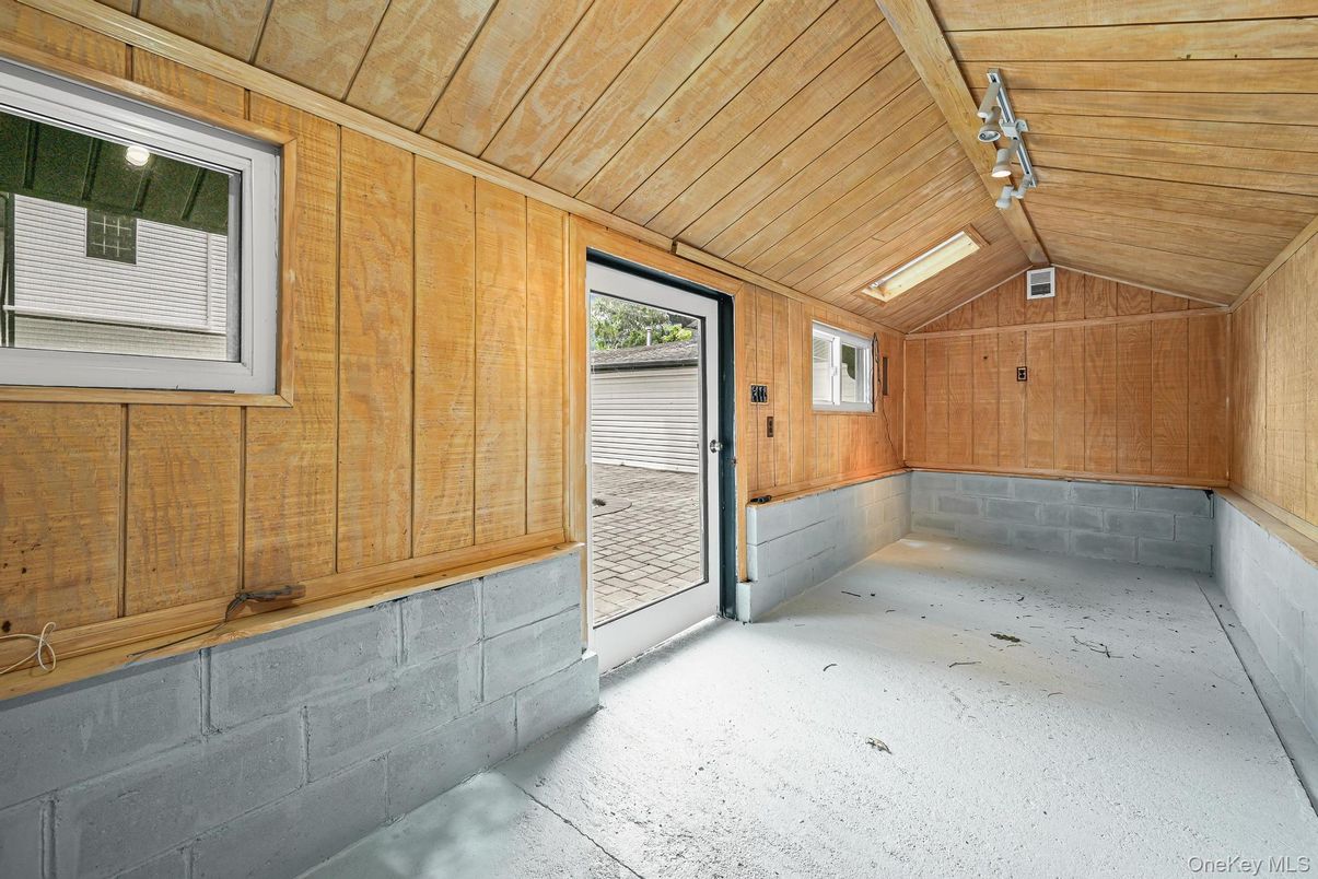 Empty room, Interior, Wooden Ceilings, Wooden Walls