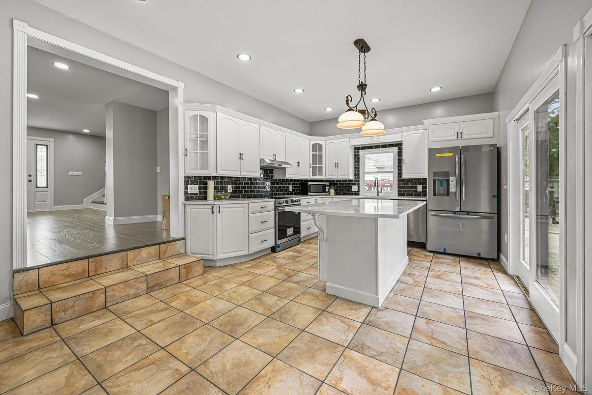 Interior, Kitchen, Pendant Lights, Recessed Lighting, Stainless Steel Appliances