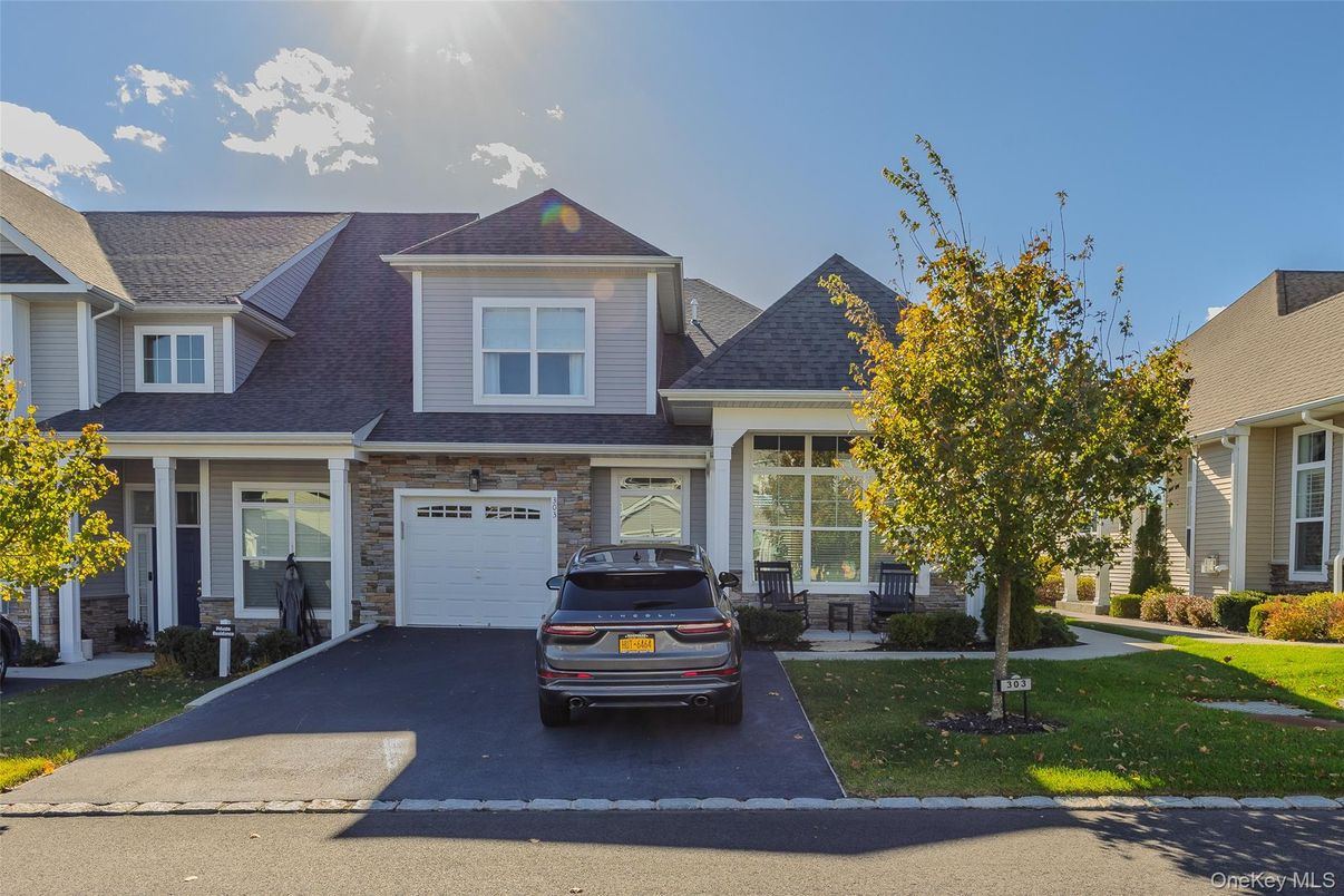 Attached, Exterior, Facade, Cape Cod