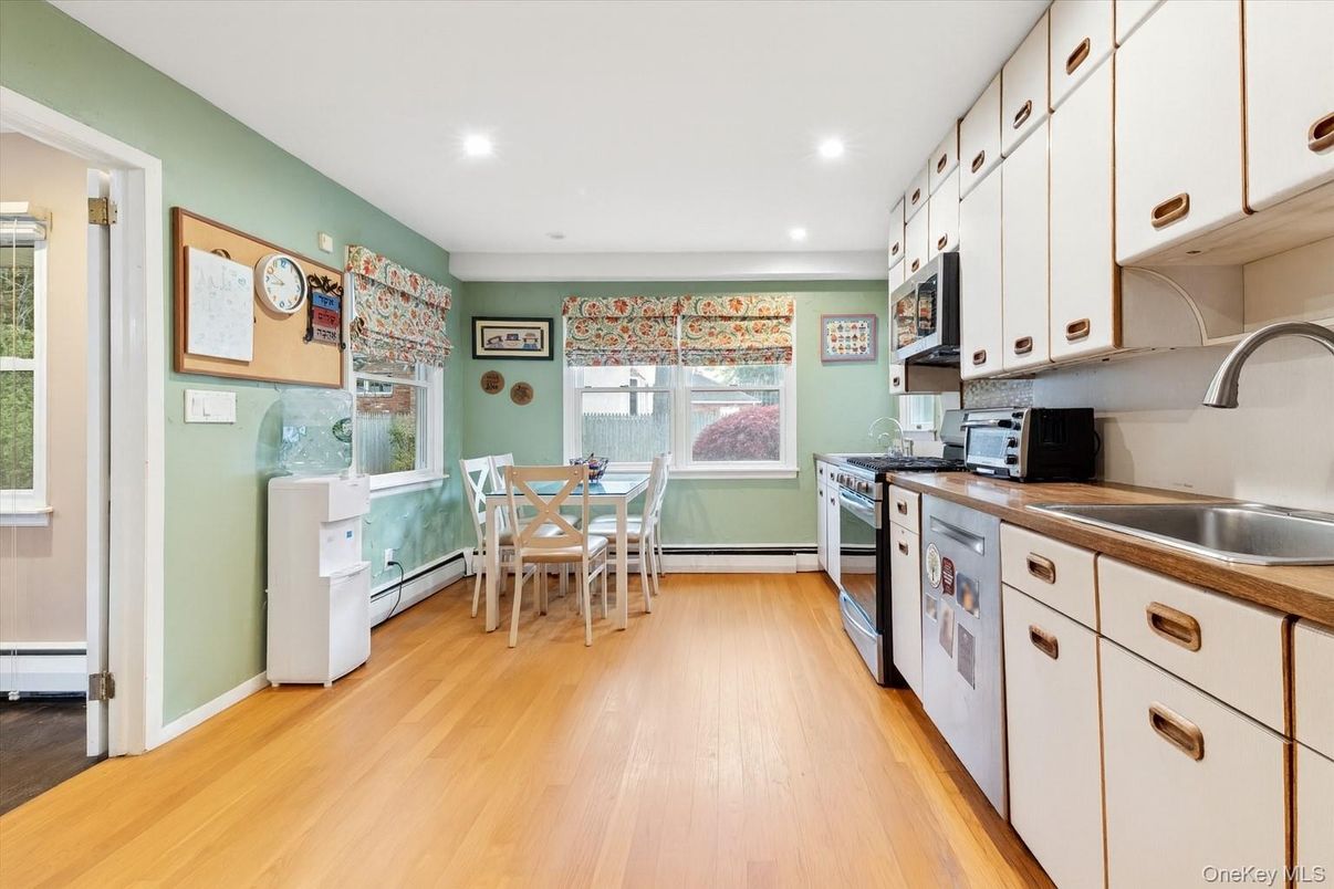 Dining room, Interior, Kitchen, Recessed Lighting, Wood Texture Flooring