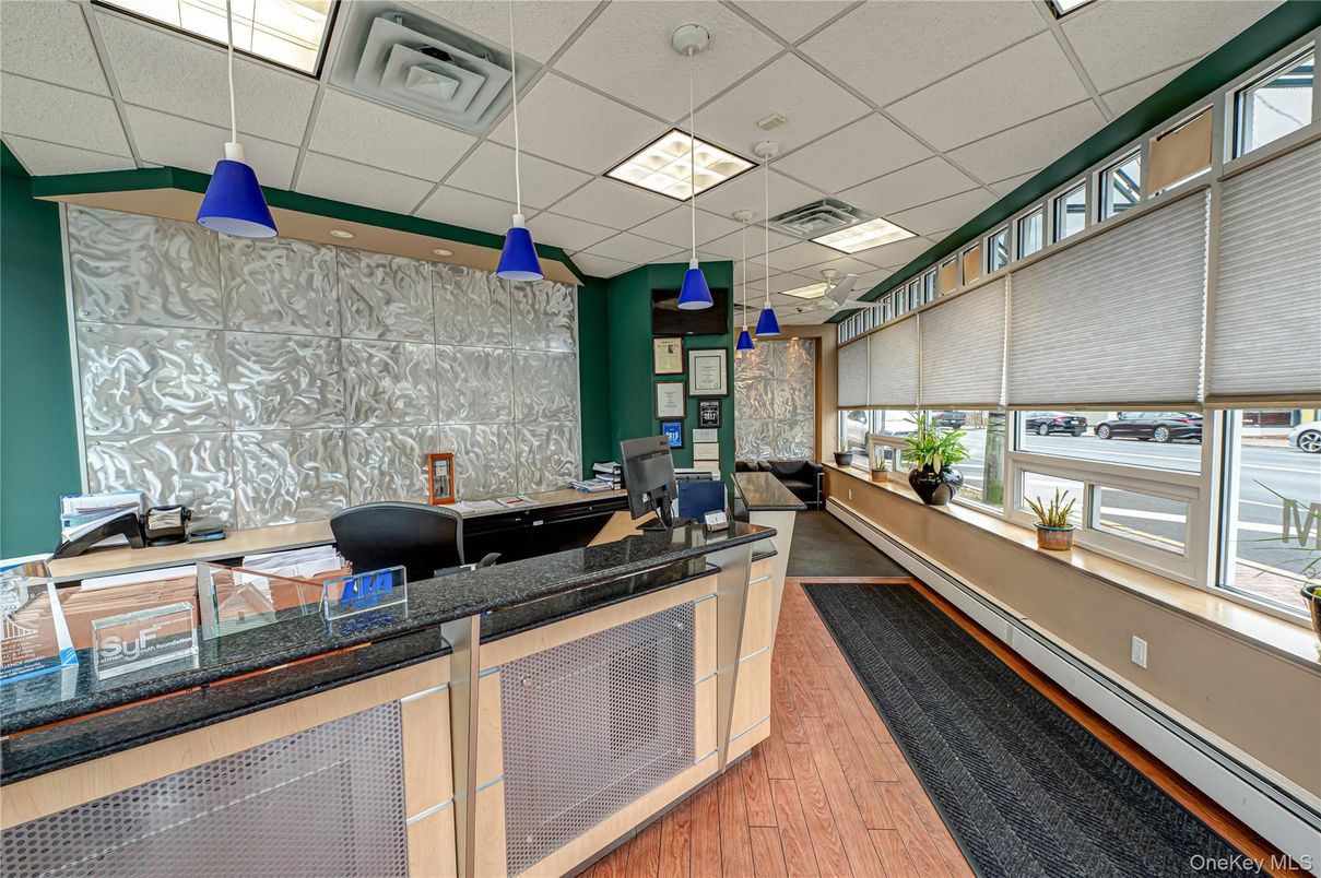 Interior, Pendant Lights, Recessed Lighting, Wood Texture Flooring