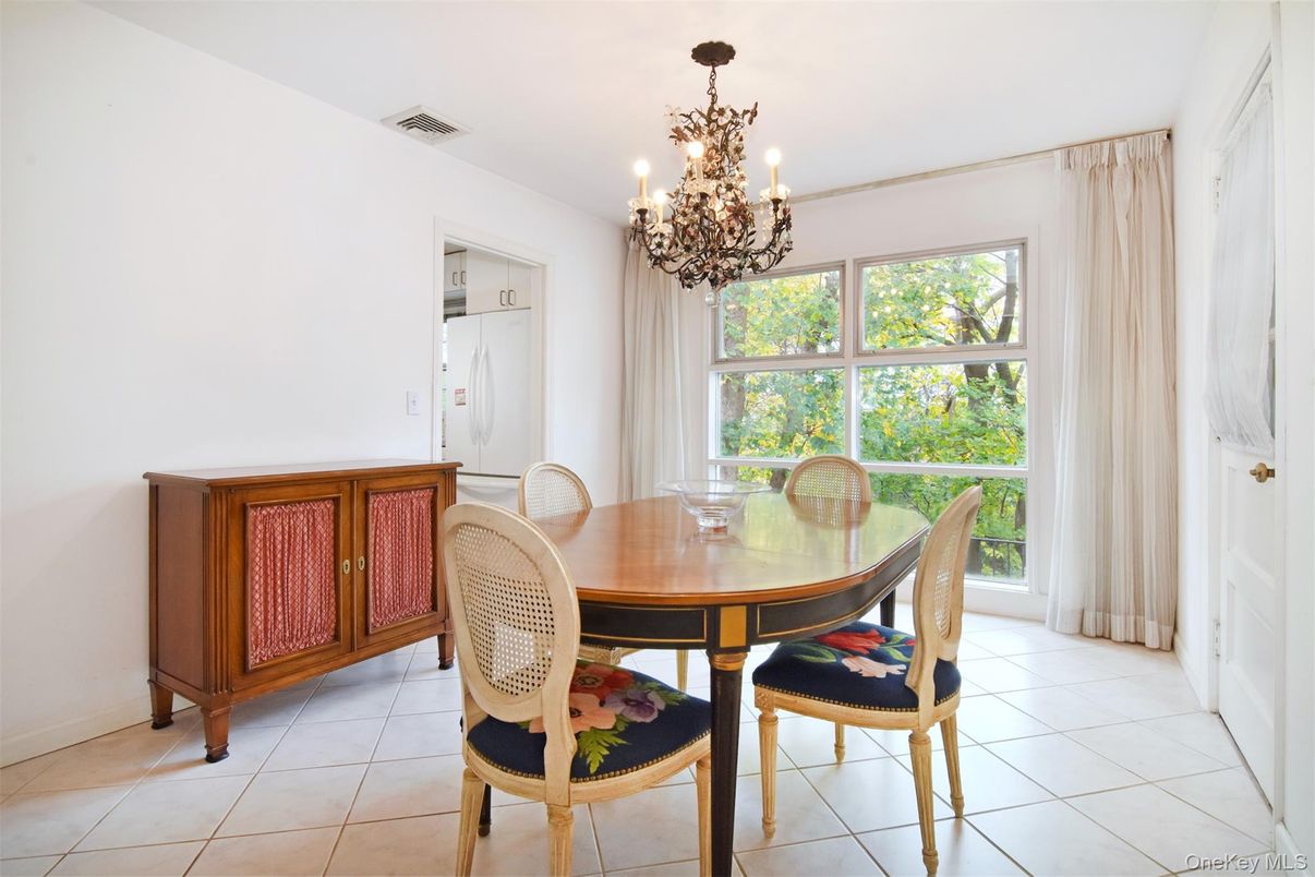 Chandelier, Dining room, Interior