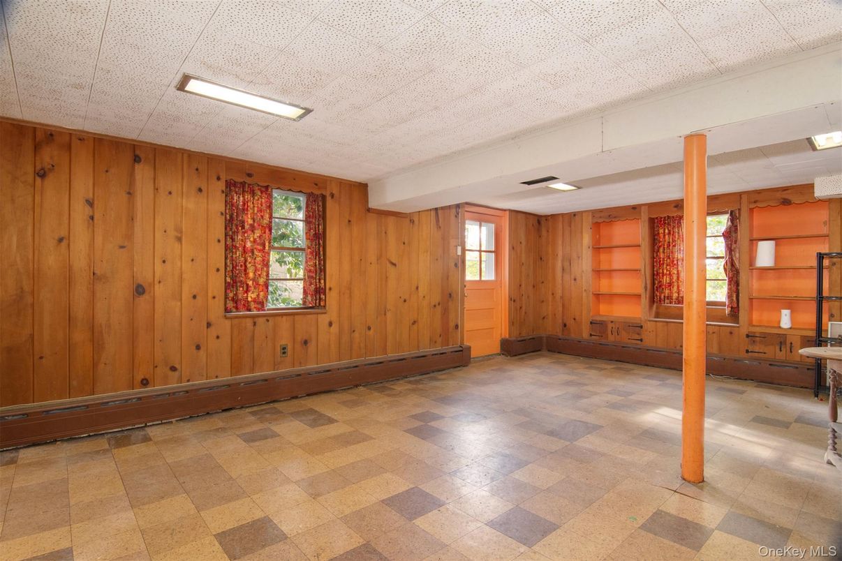 Empty room, Interior, Recessed Lighting, Wooden Walls